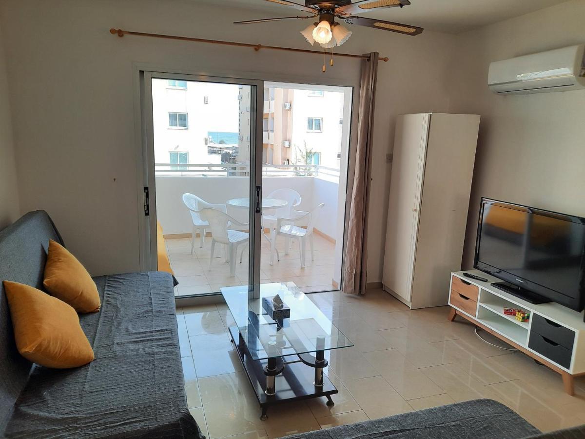 Large Apt 2 Bedrooms Sea View & 2 Balconies Larnaca Dış mekan fotoğraf