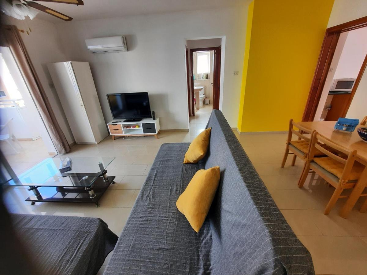 Large Apt 2 Bedrooms Sea View & 2 Balconies Larnaca Dış mekan fotoğraf